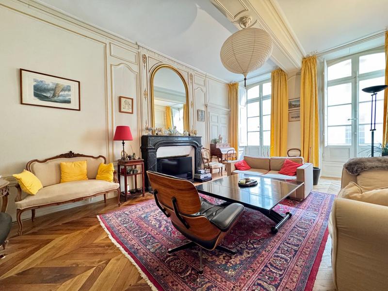 Appartement - 145 m² - 6 pièces