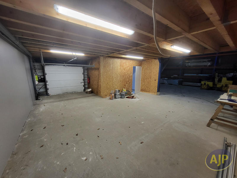 Local d'activité / Entrepôt - 200 m²