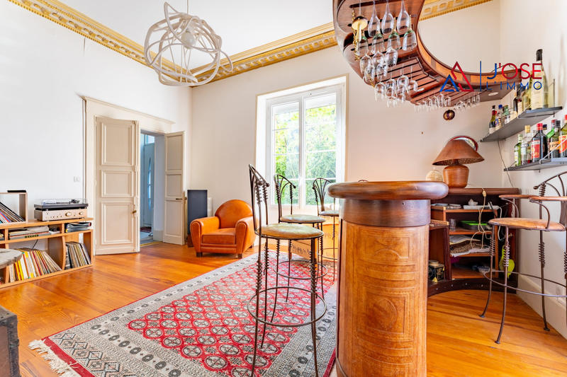 Maison - 328 m² - 11 pièces