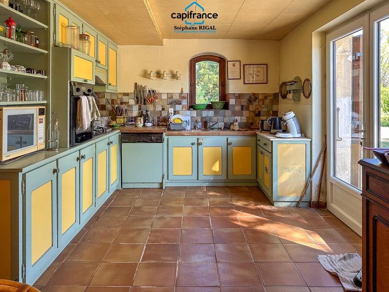 Propriété - 230 m² - 7 pièces