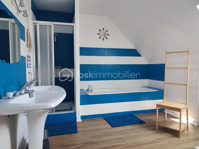 Maison traditionnelle - 163 m² - 7 pièces