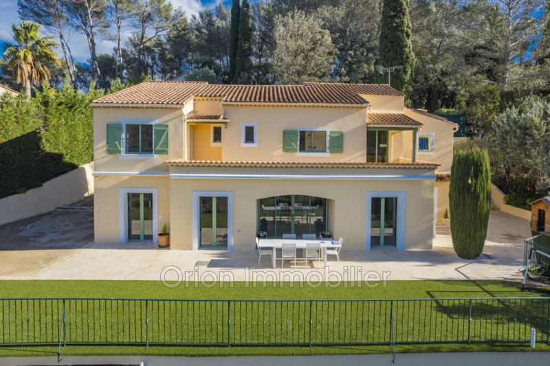 Maison - 249 m² - 7 pièces