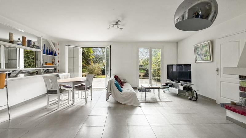 Maison - 202 m² - 7 pièces