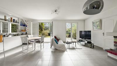 Maison - 202 m² - 7 pièces