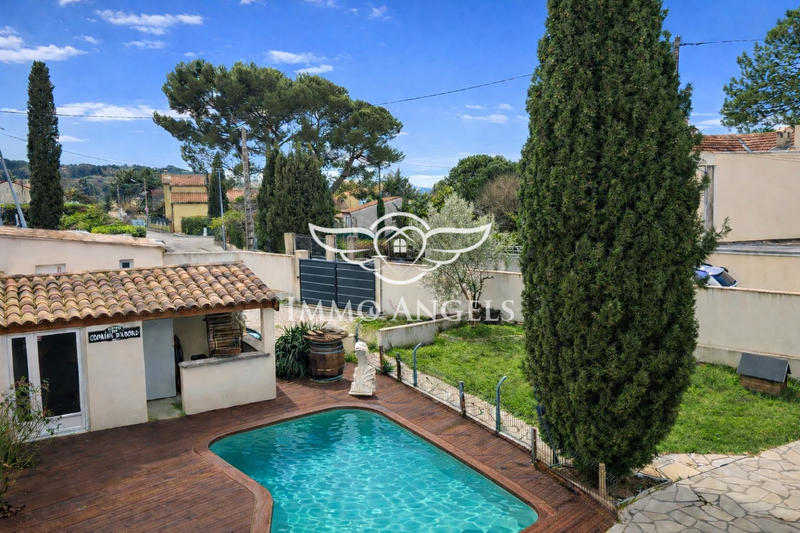 Maison traditionnelle - 163 m² - 8 pièces