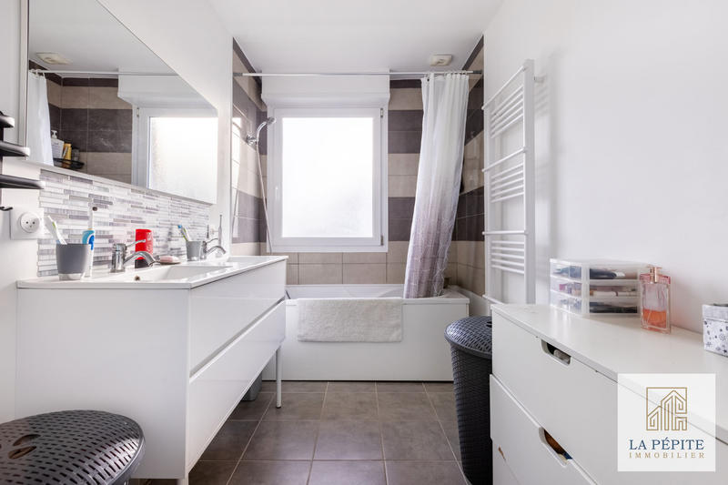 Maison - 95 m² - 5 pièces