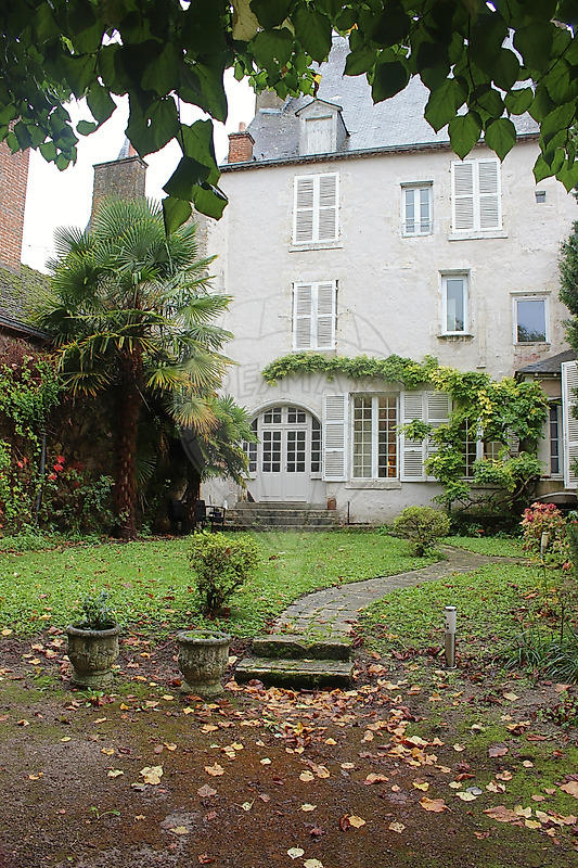 Propriété - 420 m² - 14 pièces