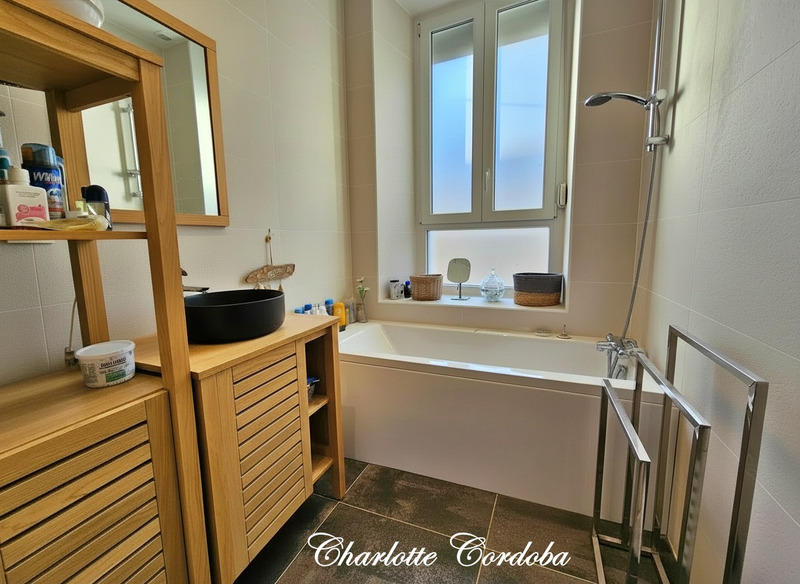 Maison en pierre - 253 m² - 9 pièces