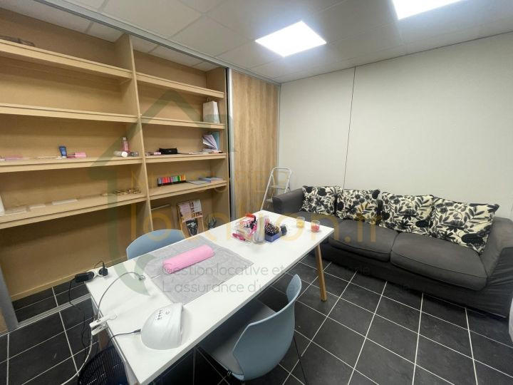 Local commercial - 351 m² - 9 pièces