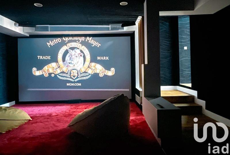 Maison - 590 m² - 11 pièces