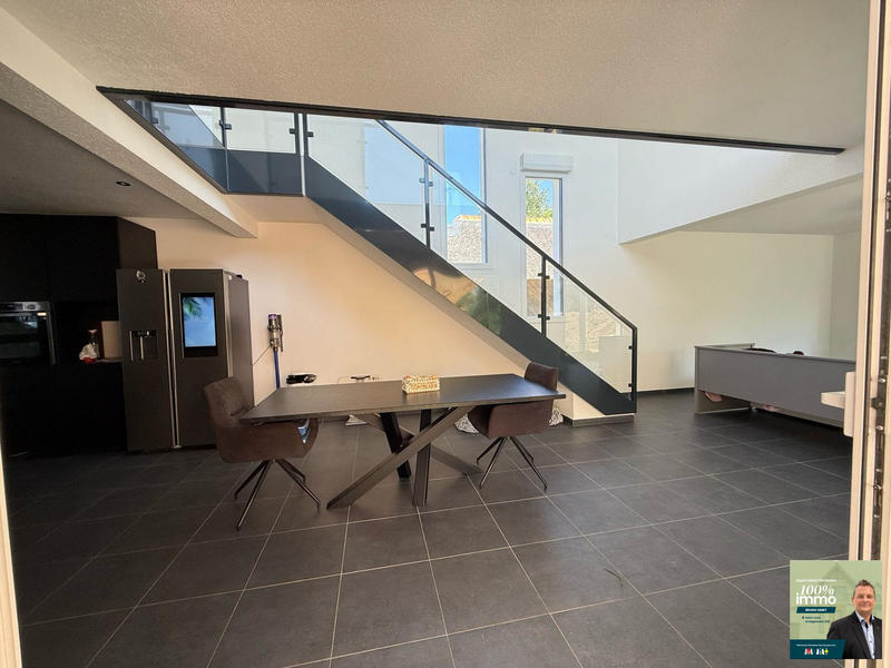 Maison - 250 m² - 7 pièces