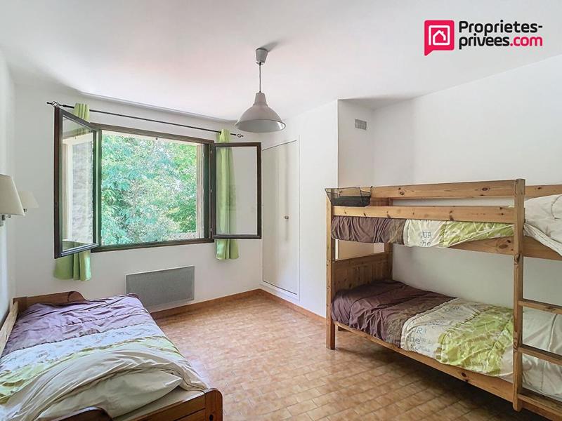 Maison - 215 m² - 9 pièces