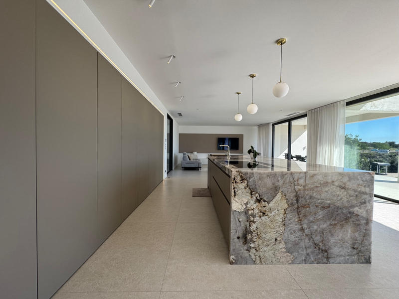 Maison - 207 m² - 5 pièces