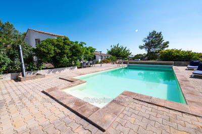 Maison - 234 m² - 9 pièces