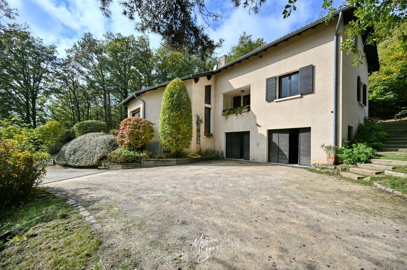 Maison - 250 m² - 10 pièces