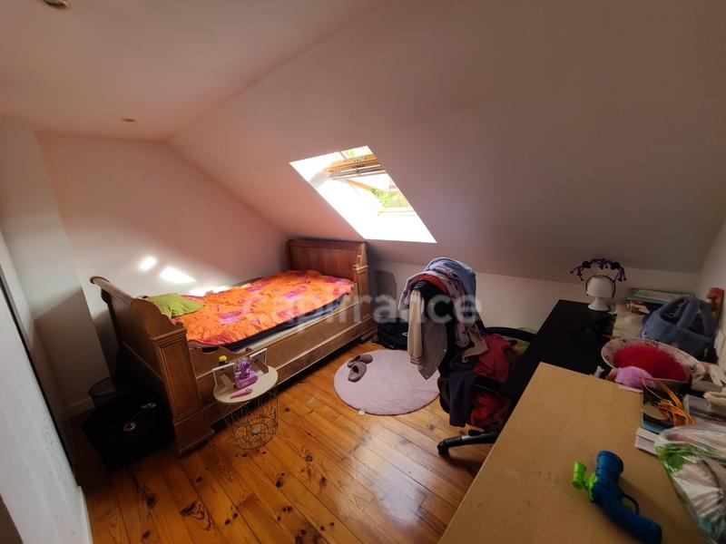 Maison - 210 m² - 10 pièces