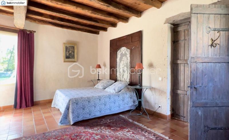 Propriété - 800 m² - 23 pièces