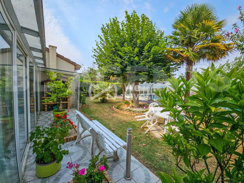 Maison - 320 m² - 11 pièces