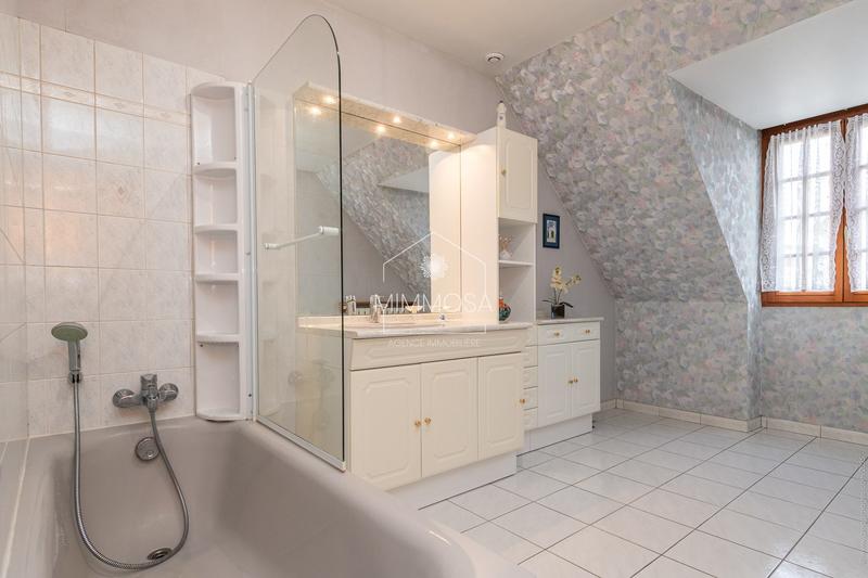 Maison - 145 m² - 6 pièces