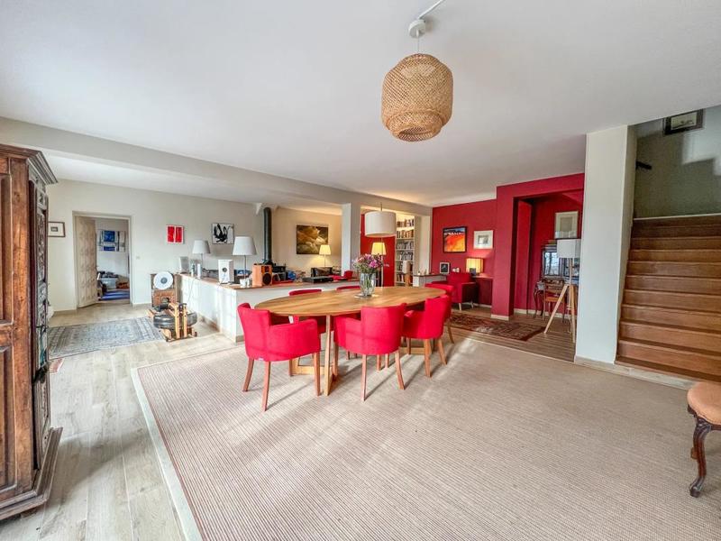 Maison - 260 m² - 8 pièces