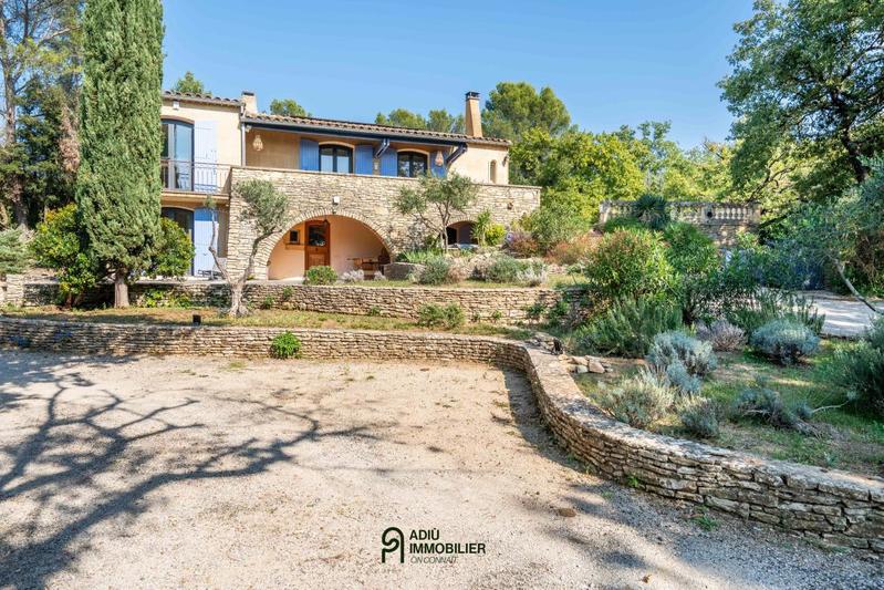 Propriété - 335 m² - 10 pièces