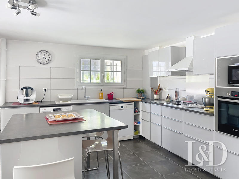 Maison contemporaine - 263 m² - 7 pièces