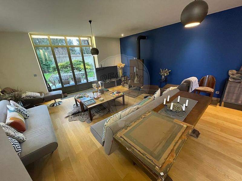 Demeure - 241 m² - 7 pièces