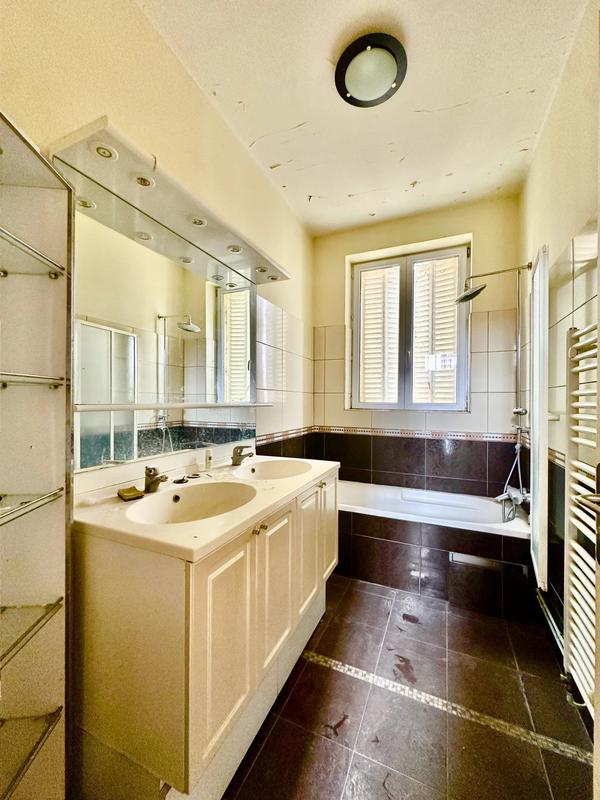 Maison - 201 m² - 6 pièces