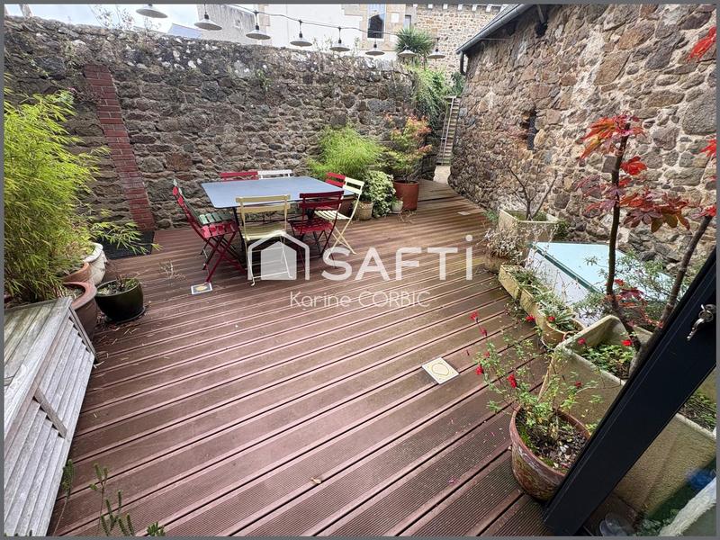 Maison - 207 m² - 9 pièces