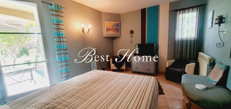 Maison - 230 m² - 8 pièces