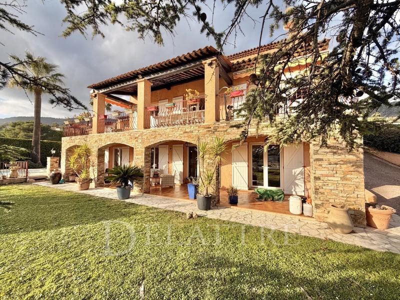 Villa - 300 m² - 10 pièces