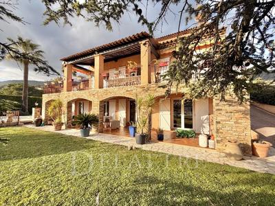 Villa - 300 m² - 10 pièces