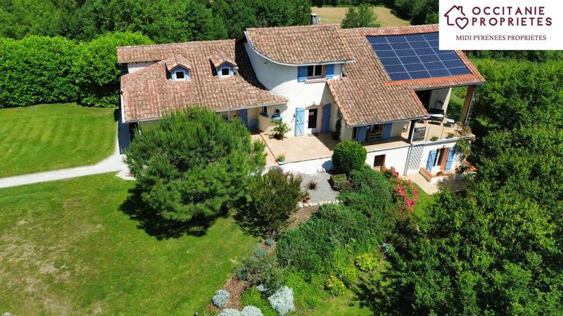 Propriété - 390 m² - 8 pièces