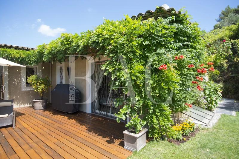 Villa - 402 m² - 12 pièces