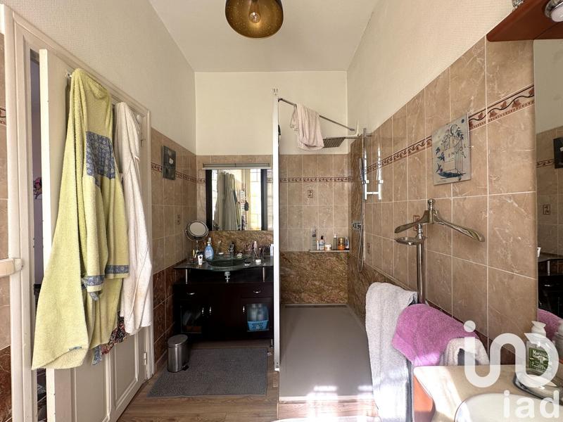 Maison - 240 m² - 8 pièces