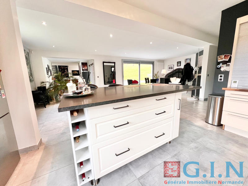 Propriété - 215 m² - 8 pièces