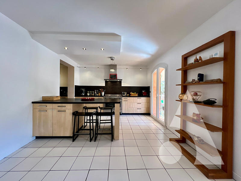 Maison - 182 m² - 7 pièces