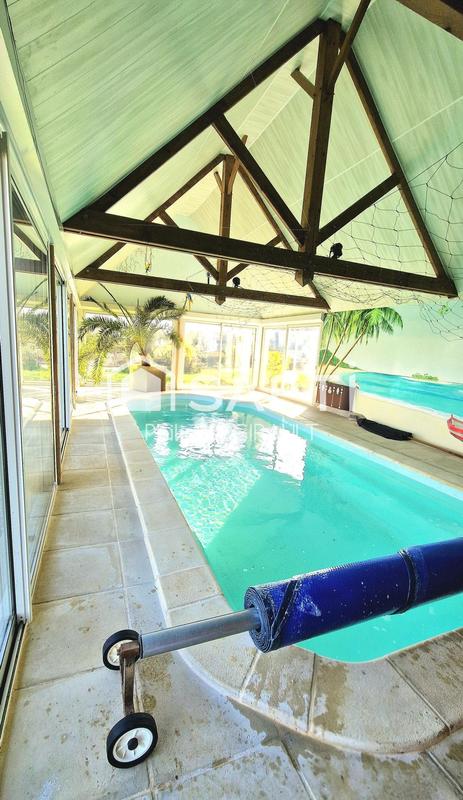 Maison - 246 m² - 7 pièces