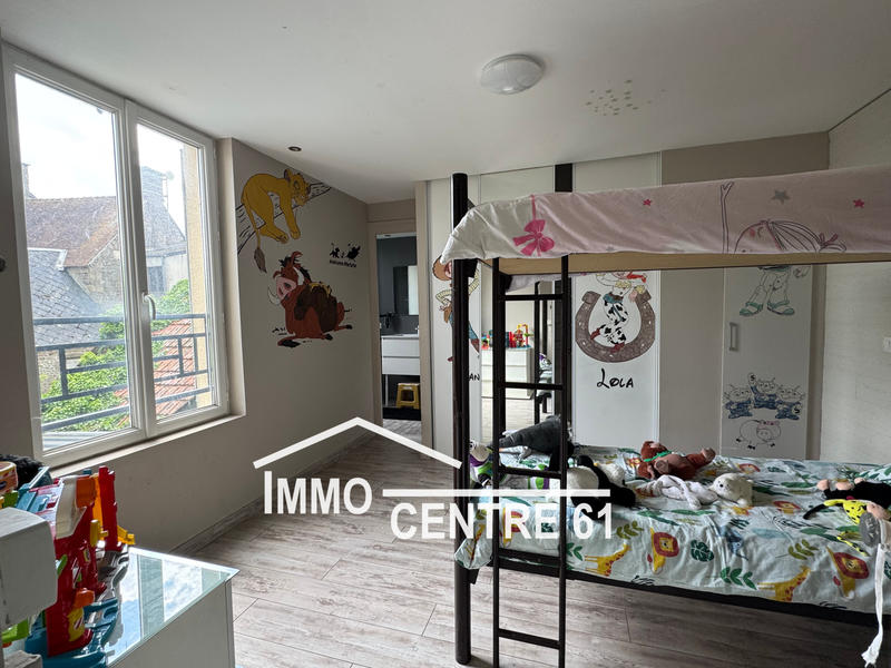 Maison - 228 m² - 8 pièces