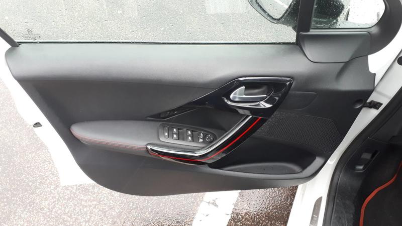 Peugeot 208 I 1.2 PureTech 110 Eat6 Gt-Line - Automatique Entretien constructeur