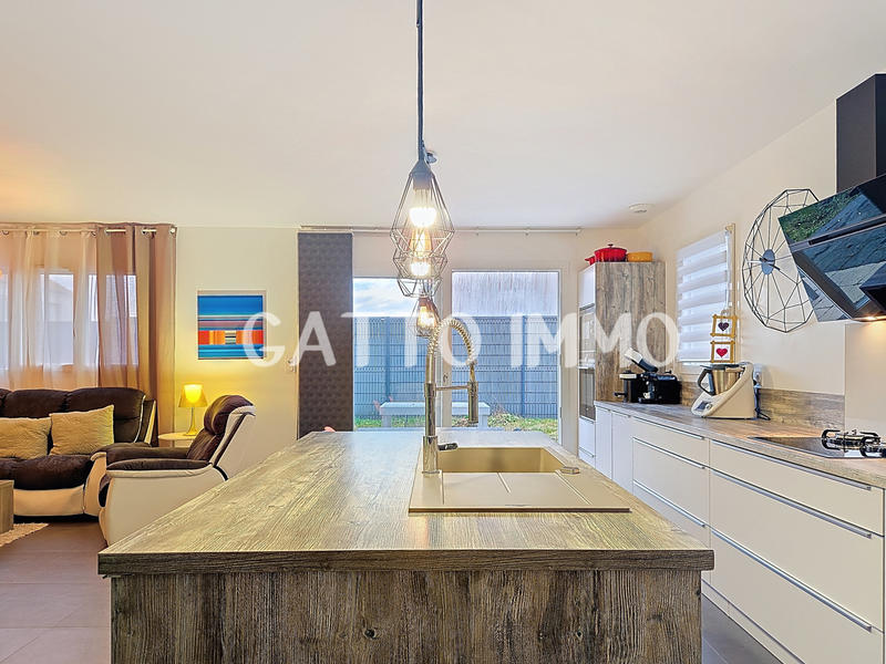 Maison - 102 m² - 4 pièces