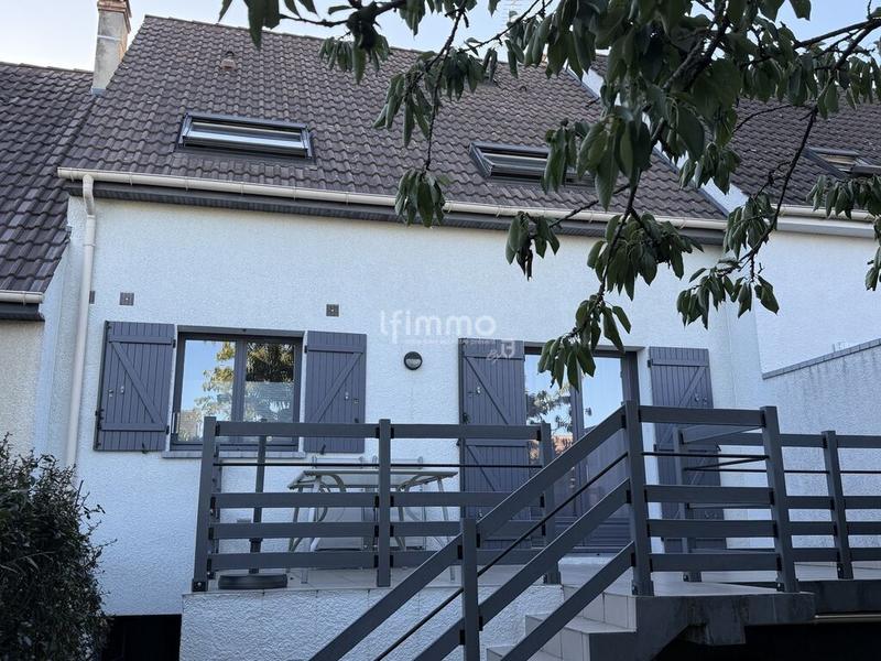 Maison - 94 m² - 5 pièces