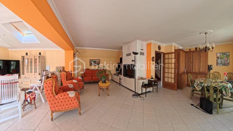 Maison - 250 m² - 10 pièces