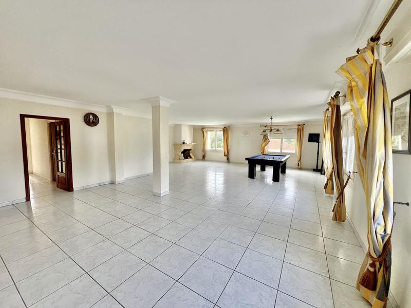 Villa - 280 m² - 9 pièces