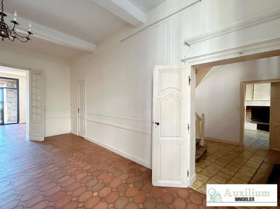 Maison - 223 m² - 7 pièces