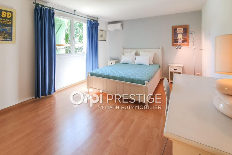 Villa - 325 m² - 6 pièces