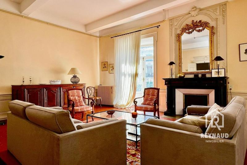 Maison - 380 m² - 10 pièces