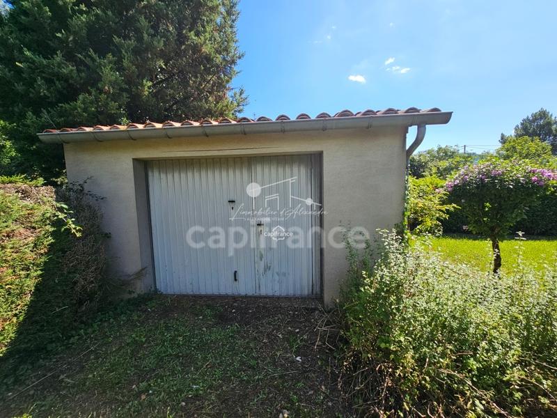 Maison - 241 m² - 9 pièces