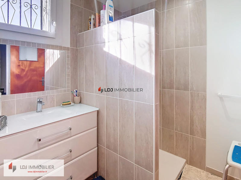 Villa - 100 m² - 5 pièces