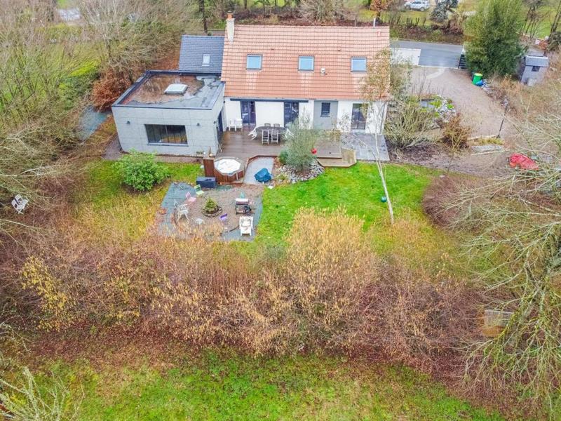 Maison - 230 m² - 8 pièces